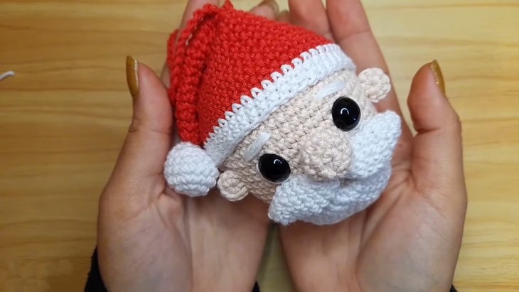 Crochet Christmas Ornaments - Santa Amigurumi (5)