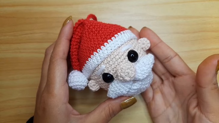 Crochet Christmas Ornaments - Santa Amigurumi (8)