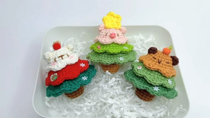 Crochet Christmas Tree Animal Ornaments (Pig, Capybara & Bear)