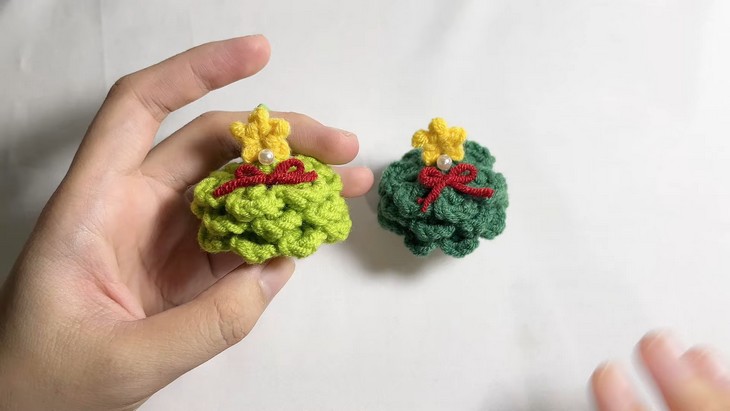 Crochet Christmas Tree Keychain (2)