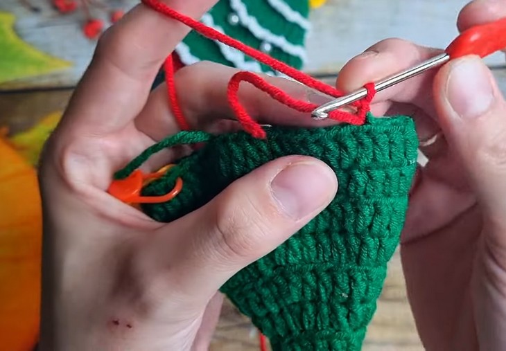 Crochet Christmas Tree Keycover & Keychain (3)