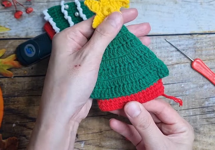 Crochet Christmas Tree Keycover & Keychain (4)