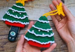 How to Crochet Christmas Tree Key Cover and Keychain
