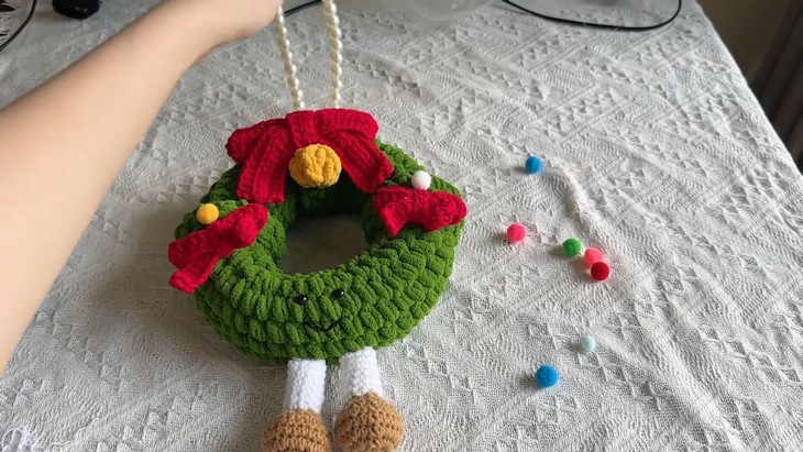 Crochet Christmas Wreath Wreath Ornament Tutorial (2)