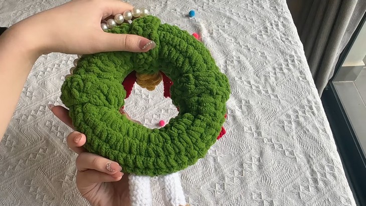 Crochet Christmas Wreath Wreath Ornament Tutorial (4)