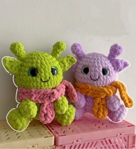 How to Crochet Kawaii Baby Alien Plushie with a Scarf