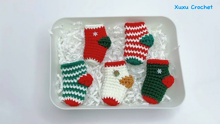 How to Crochet Mini Stockings For Christmas