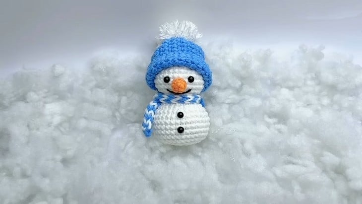 Crochet Snowman Tutorial ☃️_ Crochet Christmas Ornaments (2)