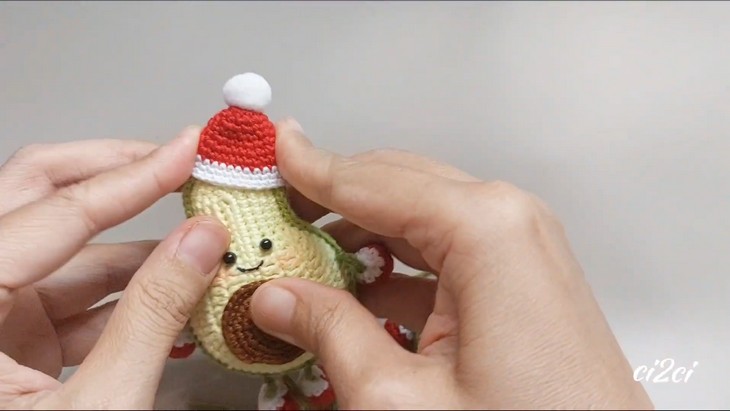 Cute Christmas Avocado Couple Amigurumi Tutorial (2)