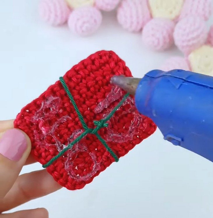 Cute Christmas Gift Ornament & Applique (3)