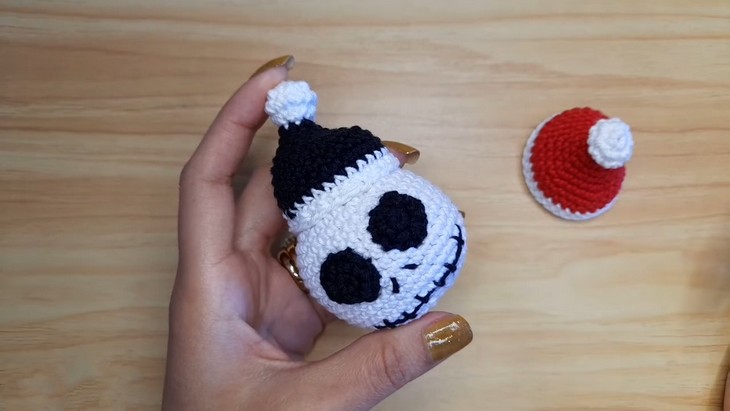 Easy Christmas Jack Keychain From Jack Skellington (4)