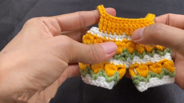 Easy crochet tulip overalls outfit for LaBuBu 17cm