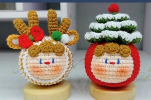 How to Crochet Christmas Mochi Keychain (Tree & Reindeer)