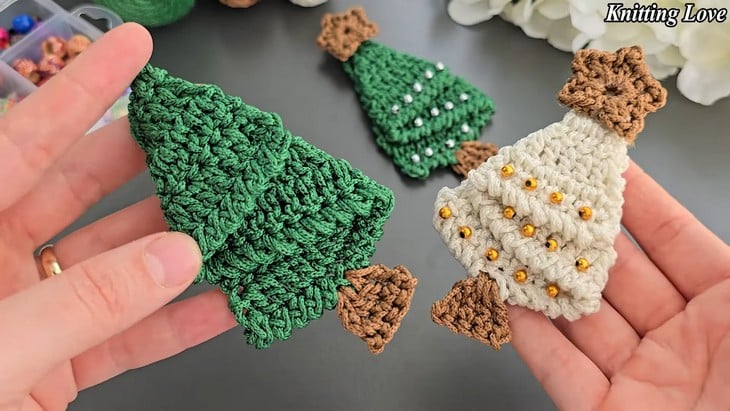 How to Crochet Layered Christmas Tree Ornament from a Flat Piece
