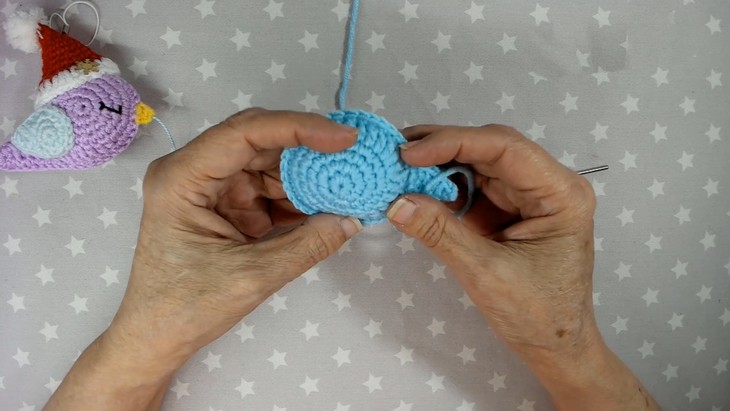 How to Crochet Christmas Bird Ornament (3)