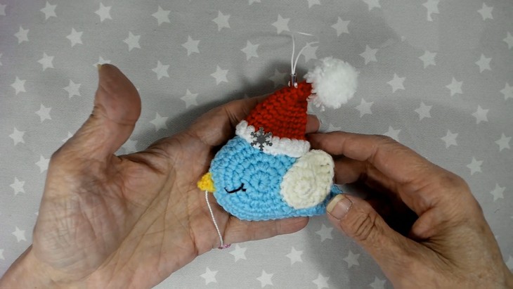 How to Crochet Christmas Bird Ornament (4)