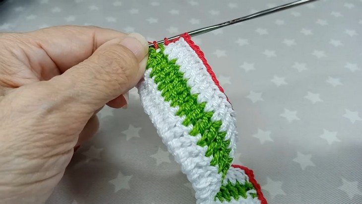 How to Crochet Christmas Dog Free (4)