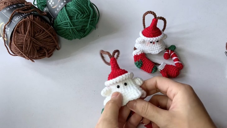 How to Crochet Christmas Ghost ornament (3)