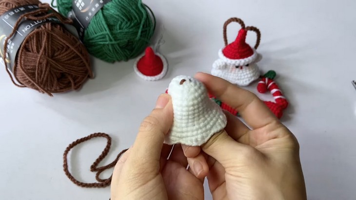How to Crochet Christmas Ghost ornament (4)