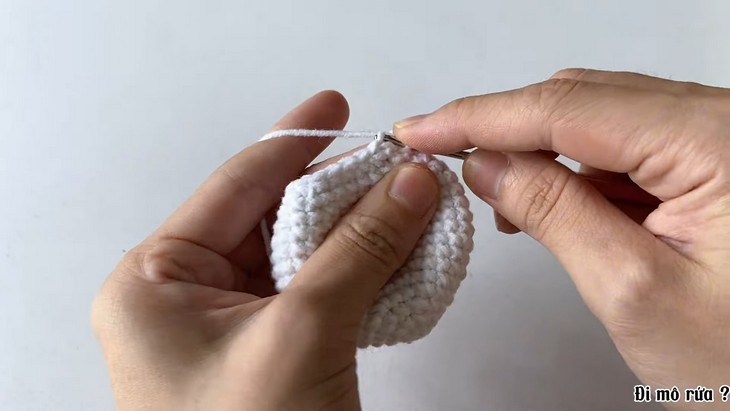 How to Crochet Christmas soot Orament (4)