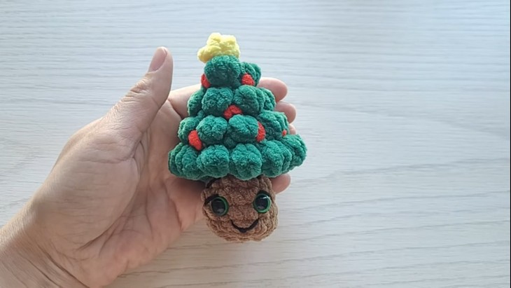 How to Crochet Christmas tree plushie