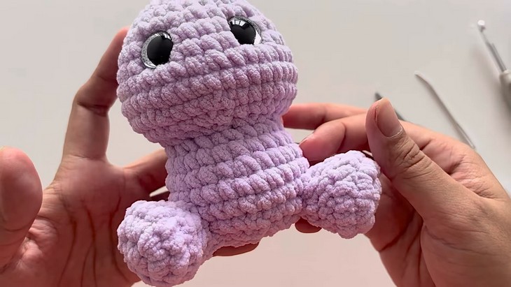 How to Crochet Cute & Friendly Baby Alien _ Quick & Easy Plushie Tutorial (4)