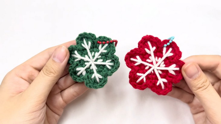 How to Crochet Mini Snowflake Keychain (4)