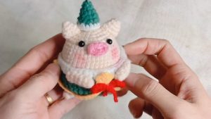 How to Crochet Christmas Pig Amigurumi for Gifting