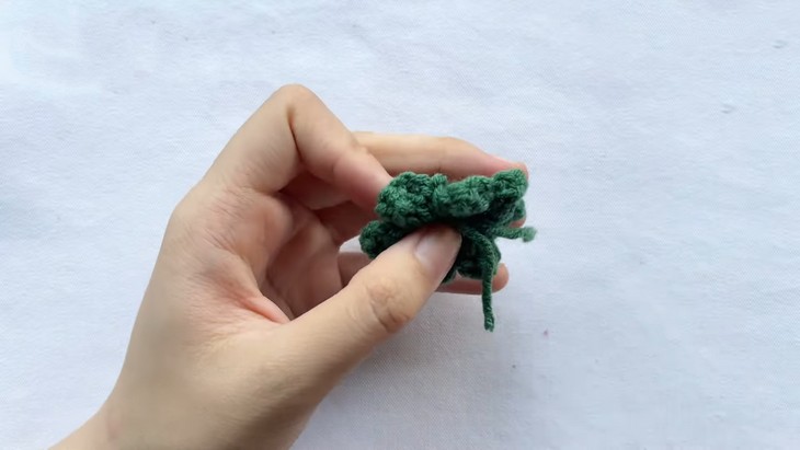 Steps for Crochet Christmas Tree Keychain
