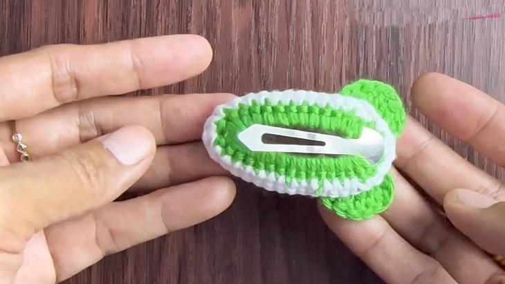 Super Cute Christmas Crochet Hair Clips_ Easy Crochet Hair Pins _ (2)