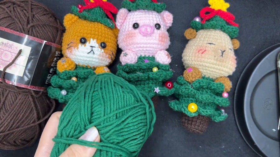 crochet materials for Christmas amigurumi