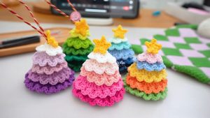 How to Crochet Christmas Tree Ornament – Rainbow Christmas Tree