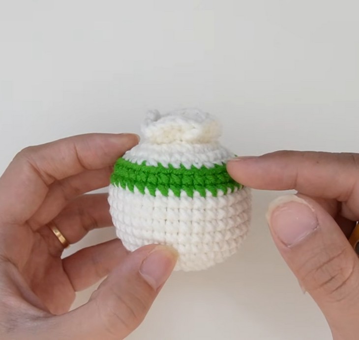 Crochet Christmas Ornament Tutorial (4)