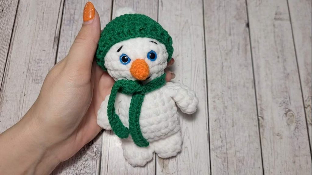 Crochet Snowman Christmas Plushie 1