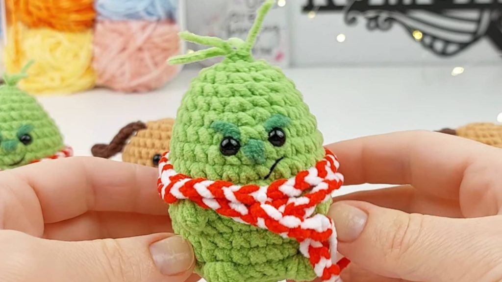 How to Crochet Grinch and Max Plushies for Christmas 