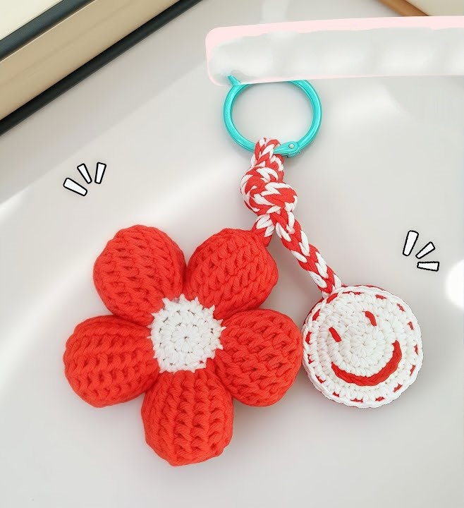 How to Crochet 3D Flower Keychain with Cookie