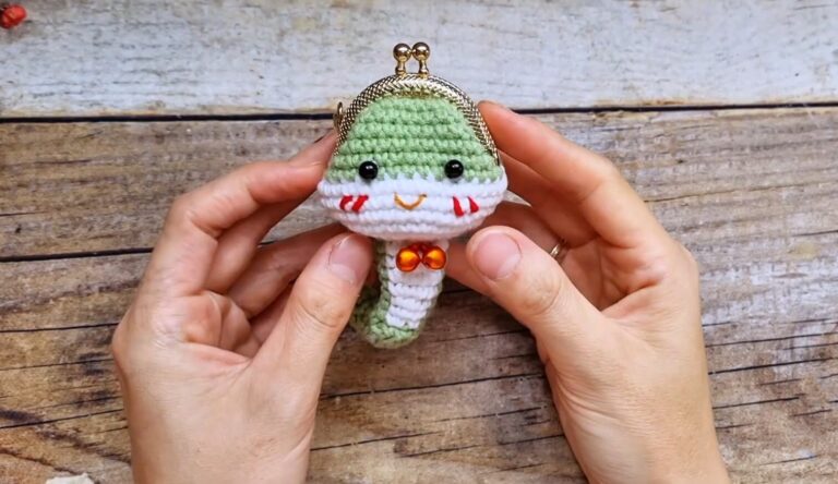 Free Crochet Mini Snake Pouch for Chinese New Year