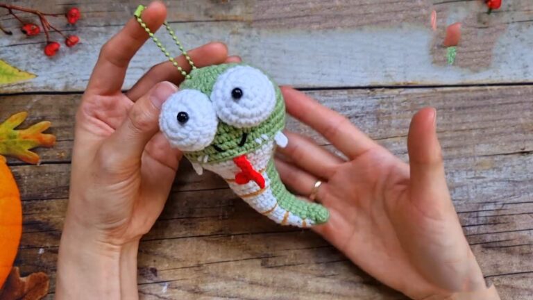 Crochet Snake Amigurumi Keychain Pattern