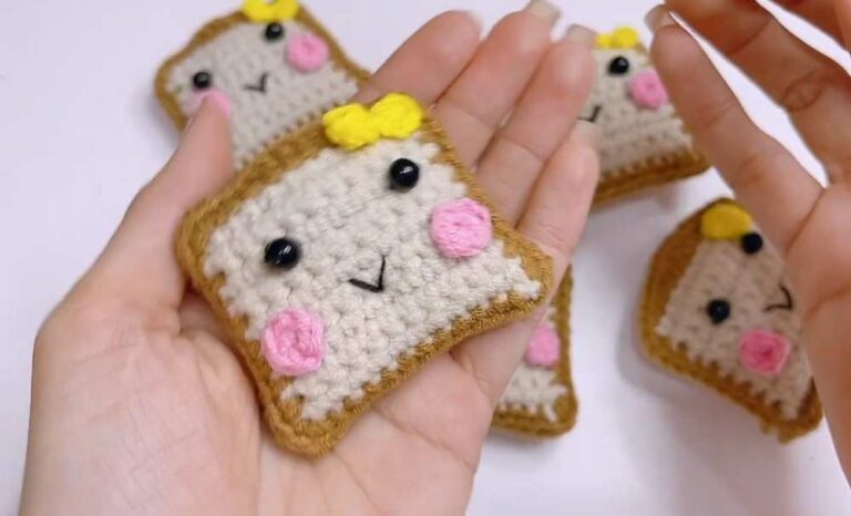 Crochet Sandwich Keychain Pattern For Foodies
