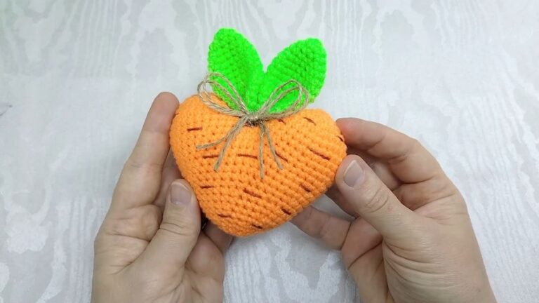 Crochet Oli: Crochet Heart Carrot Amigurumi Present Pattern for Fall