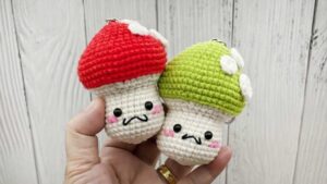 Smileb: How to Crochet No-Sew Kawaii Mushroom Amigurumi Keychain