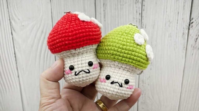 Smileb: How to Crochet No-Sew Kawaii Mushroom Amigurumi Keychain