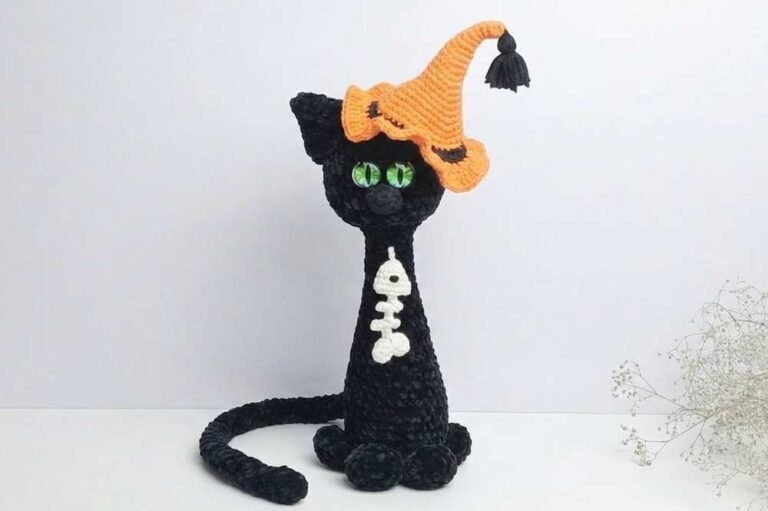 Free Crochet Halloween Witch Hat & Fish Bone Toy for Black Cat
