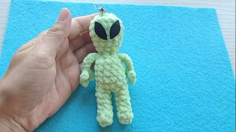 Free Crochet Green Mini Alien Plushie for Halloween