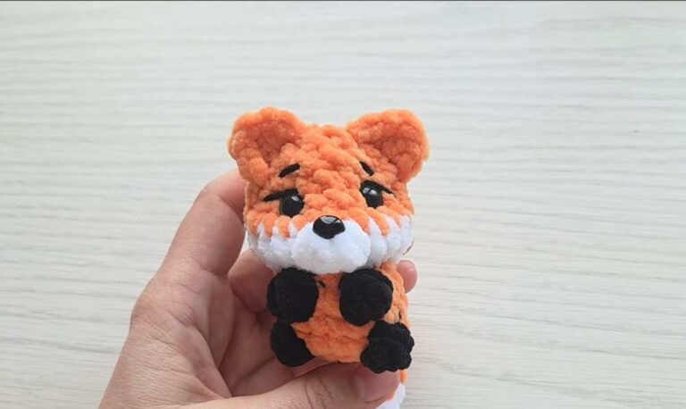 Love-Knitting: Free Crochet No-Sew Sitting Fox Plushie for Fall Decorations
