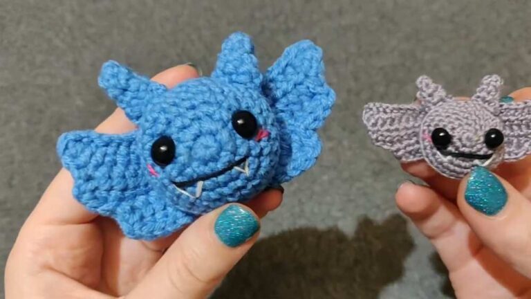 I L ove Amigurumi: Free Crochet Sweet Bat Brooch Pattern for Halloween