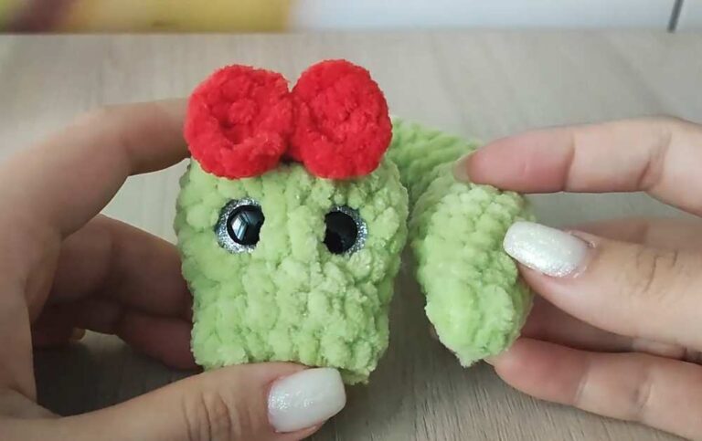 Kroshka: Crochet No-Sew Snake in a Bow Plushie Toy for Gifting