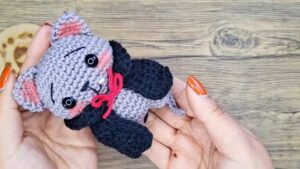 TejidosVal: Crochet Cat In A Vampire Cape Amigurumi Toy for Halloween