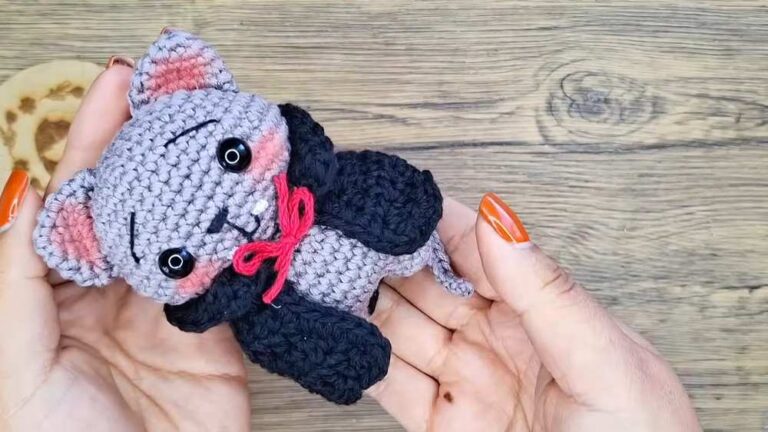 TejidosVal: Crochet Cat In A Vampire Cape Amigurumi Toy for Halloween