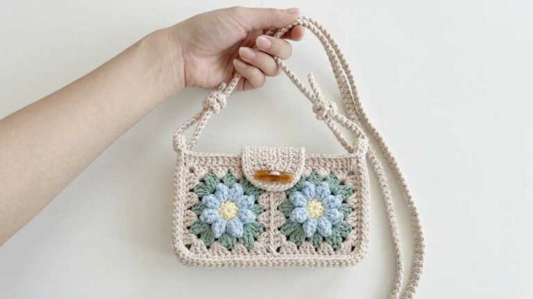 How to Crochet A Horizontal Granny Square Phone Bag